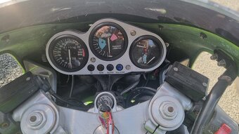 Kawasaki ZX 9R - 5