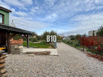 Príjemný menší RD - priestranný pozemok - výhľad na Zobor - 5
