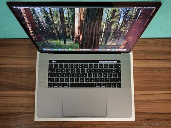 MacBook Pro 2018 | i7 • 16GB • 256GB SSD - 5