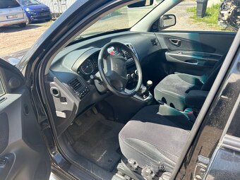 Hyundai Tuscon 2,0i 104KW prodám díly z vozu - 5