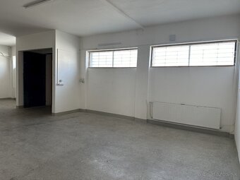 Skladové priestory v oplotenom areáli s vrátnikom - 5