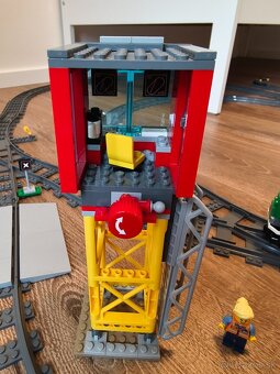 Nákladný vlak Lego 60198 + Koľaje 60205 + 60238 - 5