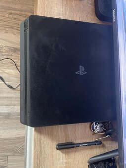 Predám PS4 slim 2x ovládač - 5