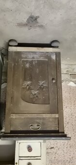 100 ročné skrine - 5