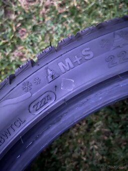 225/40R18 92V - 5