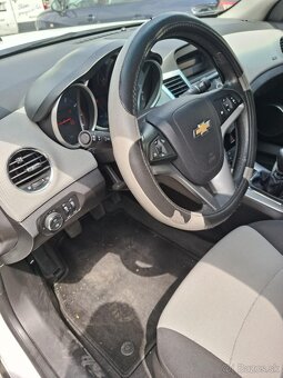 Rozpredám Chevrolet Cruze 1.6 91kw A16XER 2011 - 5