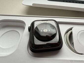 Apple Watch SE 2020 44mm Space Grey Aluminum Case - 5