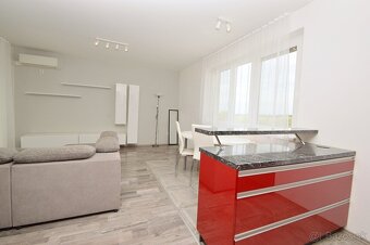 Predaj slnečný 4i byt s loggiou a parkovaním, Rajka - 5