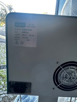 Predám operačný stôl a odsávačky 2ks - 5