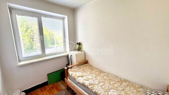 Rodinný dom s 2 bytovými jednotkami so slnečným pozemkom na - 5