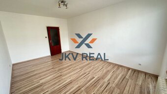 Veľkoplošný 2 izbový byt, 3x loggia, širšie centrum Prievidz - 5
