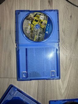 Predám pleistation 4 slim plno funkcni. - 5