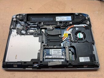 Predám pokazený notebook na náhradné diely zn.Dell e6420. - 5