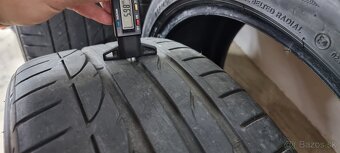 Predám 4xletné pneumatiky Bridgestone 235/40r19 - 5