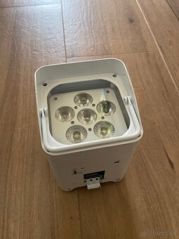 Predám nové bateriové led PAR RGBWAUV 6x18W - 5