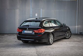 BMW 520d Touring Luxury Line, Pano, El. ťažné, Po servise - 5