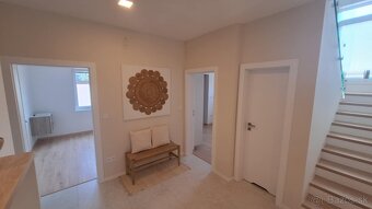 PRENÁJOM-kancelárie/salón s parkovaním hneď pri budove v KN - 5