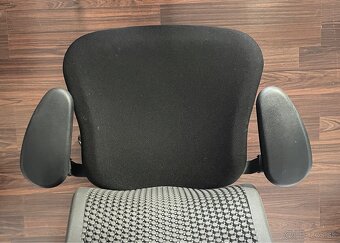 Ergonomická kancelárska stolička Herman Miller Celle - 5