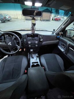 Mitsubishi Pajero 4 - 5