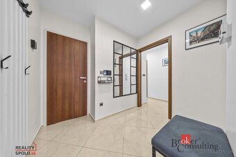 Na predaj: Krásny 2izbovy byt s balkónom a výhľadom na Brat - 5