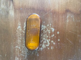 Predám bočné smerové svetlo – oranžové - 5