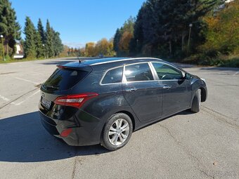 Hyundai i30 Combi 1.6 CRDi Premium – výborný stav, nová STK - 5