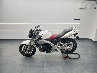 SUZUKI GSR 600 - 5