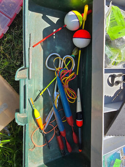 rybarsky kufrik +mix veci v tom 70e - 5