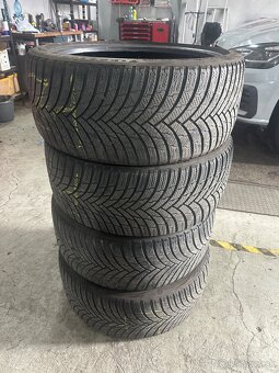 Predám zimné pneu 235/40R19 - 5