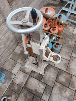 Predám telá diamantových jadrových vrtákov. + stojan - 5