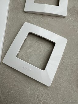 Legrand Niloe vypinace, zaliziove spinace a ramiky - 5