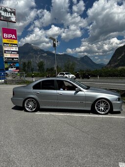 BMW - 5