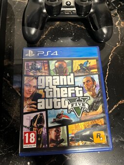 Predám PlayStation 4 - 5