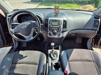 Predám Hyundai i30 2.0 benzín - 5