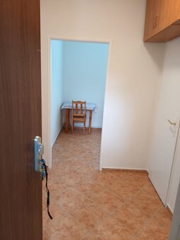 Na prenájom pekný prerobený 1 izbový byt, ulica Modranská, T - 5