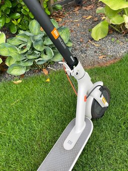 Predám elektrickú kolobežku Mi Electric Scooter 3 – ako nová - 5