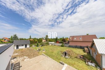Slnečný stavebný pozemok 679 m² – Dobrohošť, LEN 15 km od Br - 5