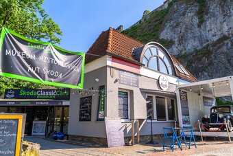Budova v srdci Trenčína – priestranný byt a showroom - 5