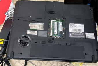 Predám notebook toshiba satelite a300d-213 z win 11 amd 2 ja - 5