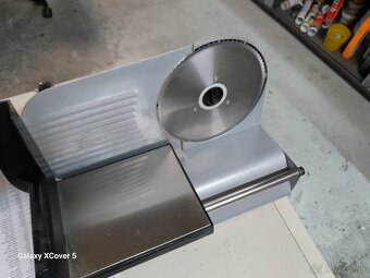 Predám elektrický krájač Tarrington House FS1500M - 5