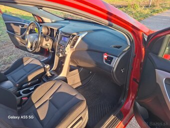 Hyundai i30 HATCHBACK 1,4i MPI Benzín 2015 červená metalíza - 5