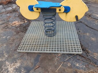 Predam pruzinovu hojdacku - 5