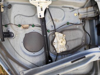 Predám PZ dvere na VW Golf 5 hatchback, LD5Q - 5