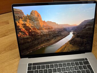 MacBook Pro 16 (2019), Intel Core I7, 16 GB RAM, 512 SSD - 5