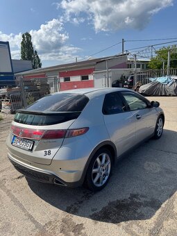 Honda civic 8g 1.8 103kw - 5