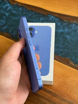 iPhone 16 128gb Blue 2r záruka o2 100% bateria - 5