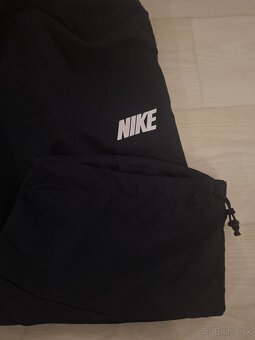 Čierne šušťákové kraťasy Nike - 5