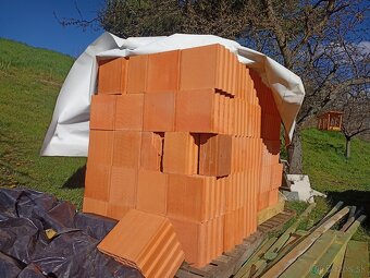 Predám brúsenú tehlu Britterm 30cm - 5