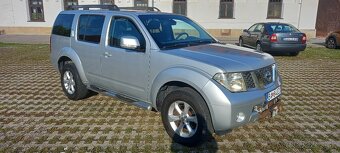 Nissan Pathfinder 2.5 D - 5