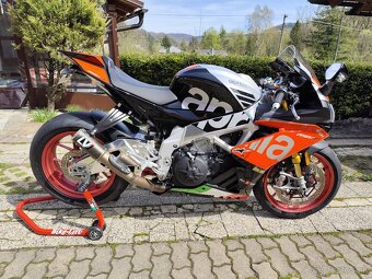Aprilia RSV4 Factory - 5